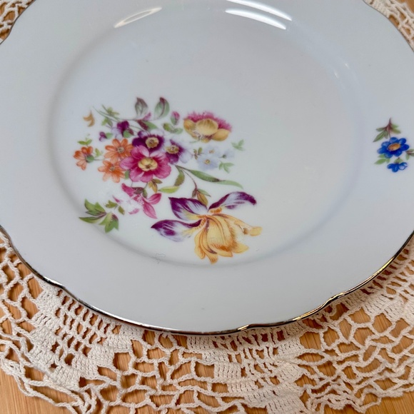 Vintage Kahla Floral Saucer Plate | GDR East Germany | Scalloped Gold Rim - Picture 4 of 6